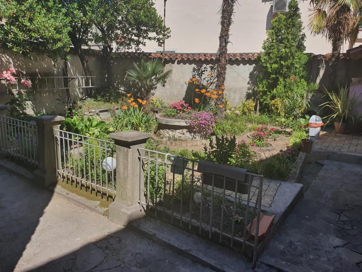 Secret Garden Apartment โคเปร์ ภายนอก รูปภาพ