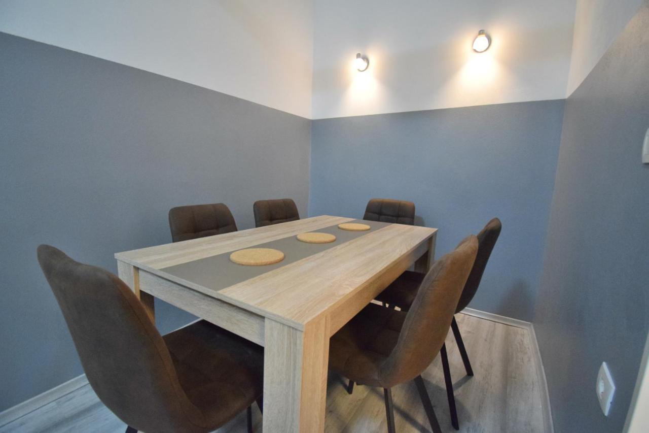 Secret Garden Apartment โคเปร์ ภายนอก รูปภาพ