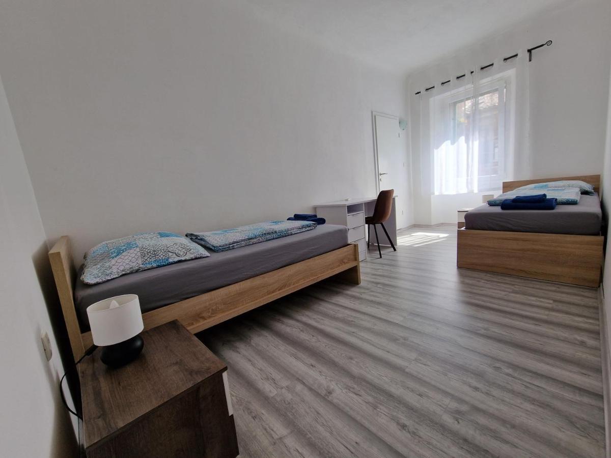 Secret Garden Apartment โคเปร์ ภายนอก รูปภาพ