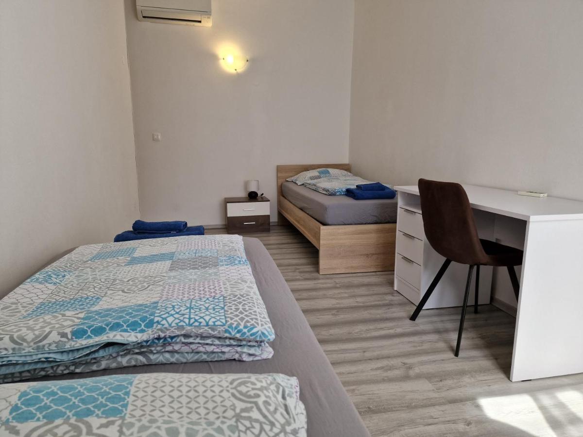 Secret Garden Apartment โคเปร์ ภายนอก รูปภาพ